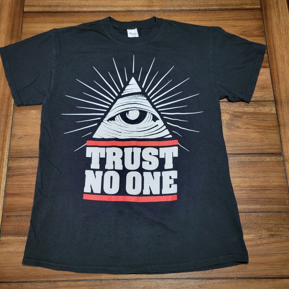 All-Seeing Eye Black Unisex Tee (Gildan) "Trust No One" - Size Medium